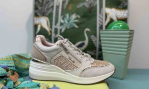Basket TAMARIS montante beige avec des motifs