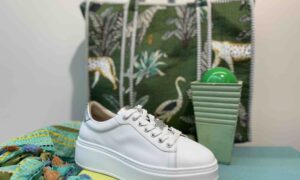 Basket STEP blanche avec des bijoux