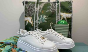 Basket GIO+ blanche avec des bijoux