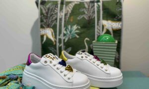 Basket GIO+ blanche et colorée avec des bijoux