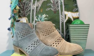 Bottine ALPE ajourée beige ou bleu en nubuck