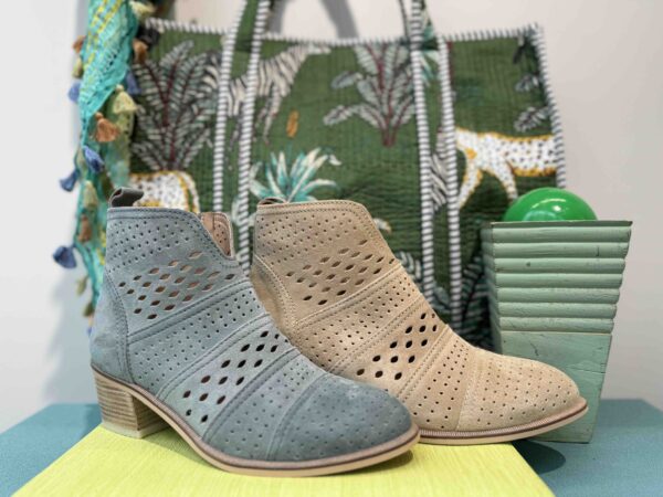 Bottine ALPE ajourée beige ou bleu en nubuck