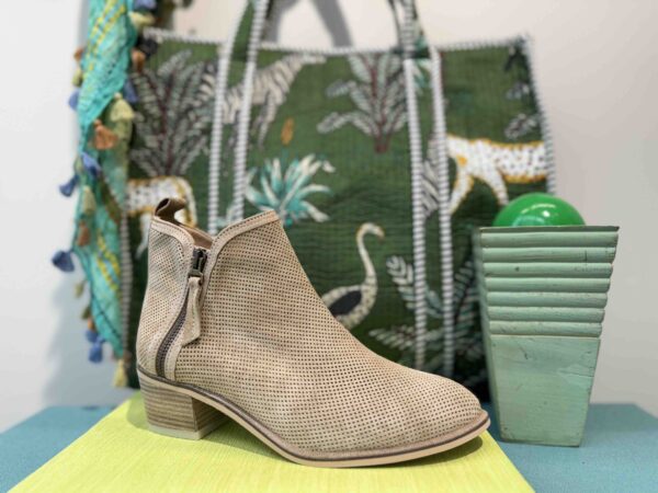 Bottine ALPE perforée beige en nubuck