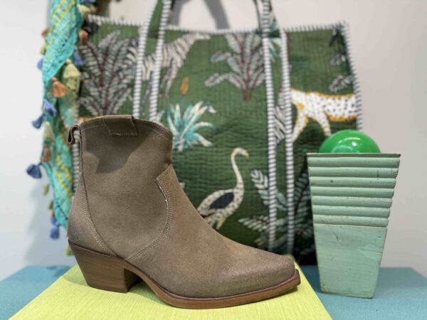 Bottine METISSE tiag en nubuck taupe petit talon