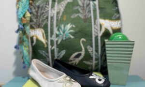 Ballerines REQUINS écru et bleu marine en cuir