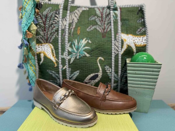 Mocassins TAMARIS cuir marron ou dorée avec boucle tréssée