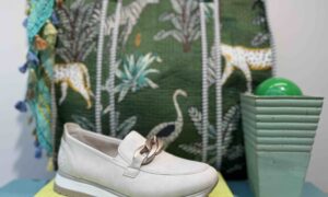 Mocassin-Basket RIEKER beige avec boucle