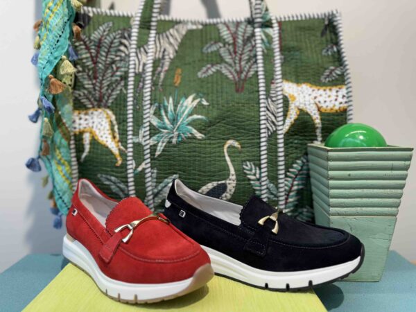 Mocassins - Baskets DORKING rouge ou bleu marine en nubuck