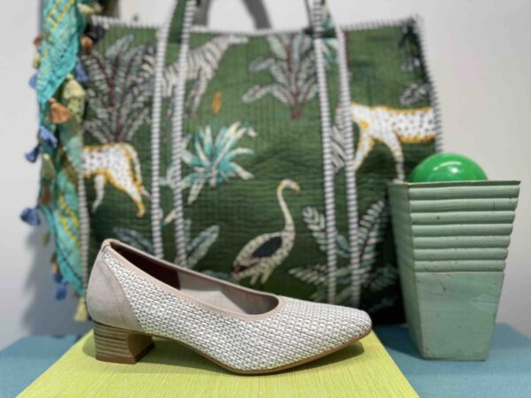 Escarpins ZOÏ à petit talon beige et blanc en raphia