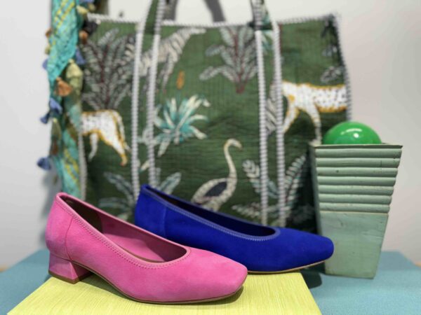 Escarpins ZOÏ petit talon en nubuck rose ou bleu électrique