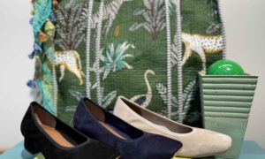 Escarpins ZOÏ petit talon en nubuck noir, beige ou bleu marine