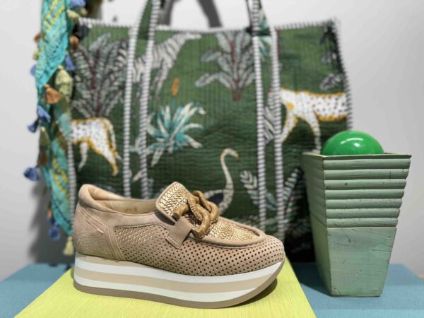Mocassins SOFTWAVES nubuck beige et boucle en raphia