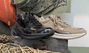 Basket TAMARIS à talon compensée noire ou beige
