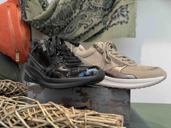 Basket TAMARIS à talon compensée noire ou beige