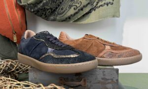 Basket REQINS bleue marine ou camel avec motifs