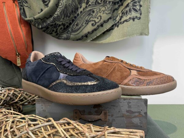 Basket REQINS bleue marine ou camel avec motifs