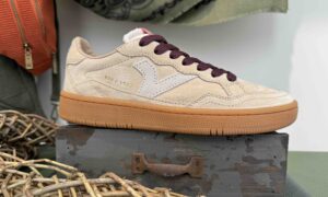 Basket VICTORIA beige à lacet bordeaux
