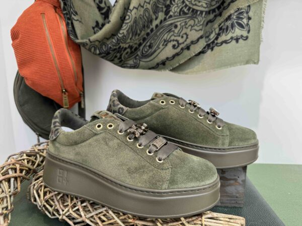 Basket GIO+ kaki et léopard et bijoux