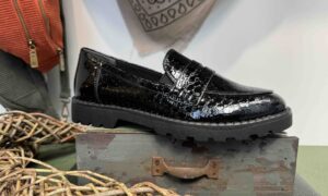 Mocassin TAMARIS vernis noir et croco