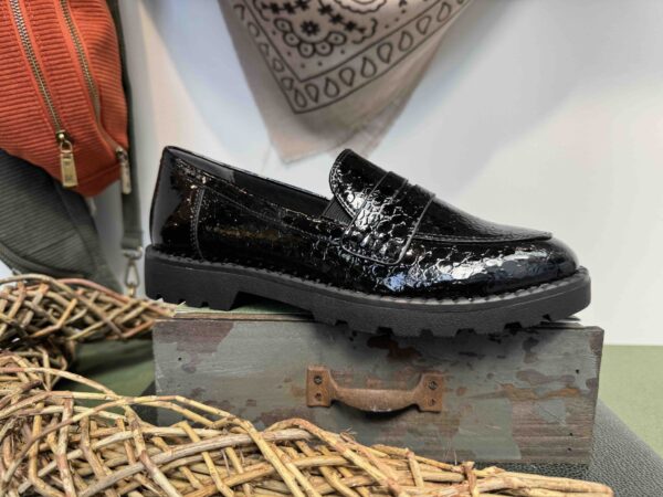 Mocassin TAMARIS vernis noir et croco