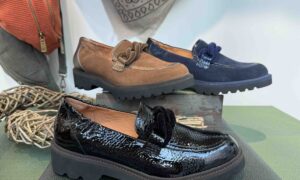 Mocassin FUGITIVE avec boucle en nubuck bleu, chocolat ou noir vernis