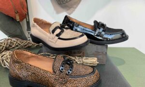 Mocassin MAM'ZELLE avec boucle à clou léopard, noir vernis ou beige
