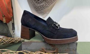 Mocassin DORKING à talon avec boucle bleu marine