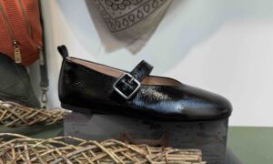 Babies UNISA cuir noir vernis