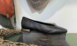 Ballerine Reqins noire avec détail dorée