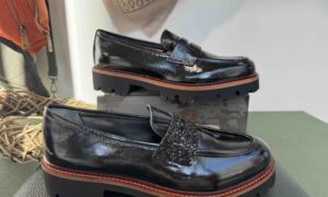 Mocassin MYMA semelle épaisse noir vernis + paillettes et noir à motifs