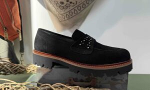 Mocassin MYMA semelle épaisse noir nubuck à clou