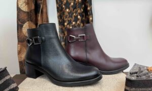 Bottine DORKING à talon avec petite boucle noire ou bordeaux