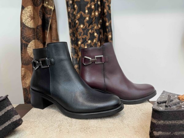 Bottine DORKING à talon avec petite boucle noire ou bordeaux