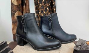 Bottine DORKING à talon avec zip, noire ou bleu marine
