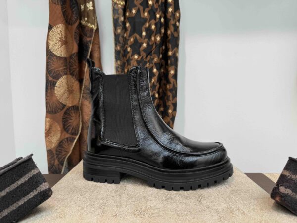 Boots REQINS semelle crantée noir vernis