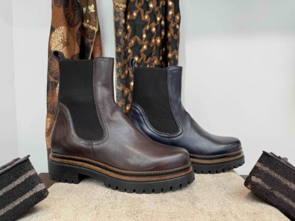 Boots MJUS élastiquée en cuir bleu marine ou chocolat