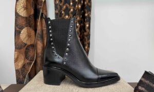 Bottine MJUS à talon, bout pointue + clou noir