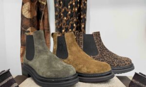 Boots ALIWELL élastiquée en nubuck kaki, camel ou léopard