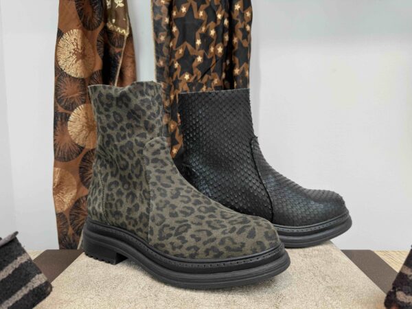 Boots ALIWELL montante à zip, cuir noir python ou nubuck léopard