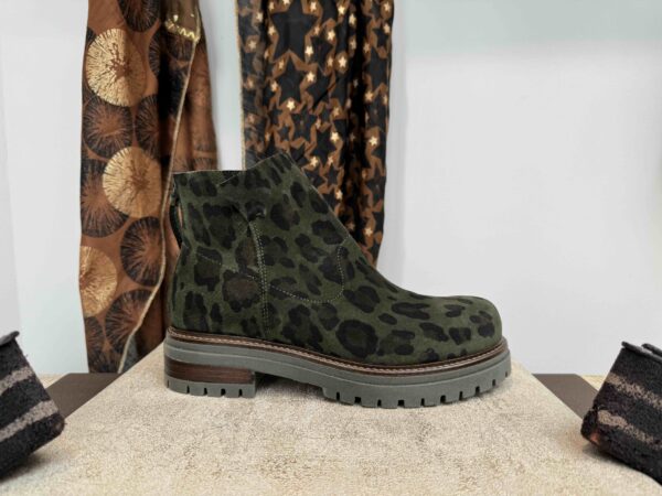 Boots MKD à zip, nubuck léopard