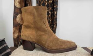 Bottine ALPE à talon + zip, en nubuck camel