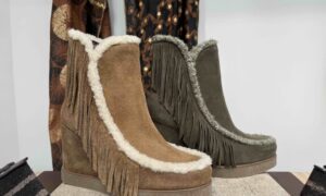 Bottine MIMKA compensée à frange, en nubuck camel ou kaki
