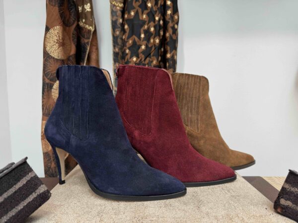 Bottine MAROLI talon aiguille, en nubuck camel, bordeaux ou bleu marine