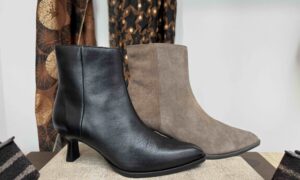 Bottine UNISA avec un talon original, en cuir noir ou nubuck taupe