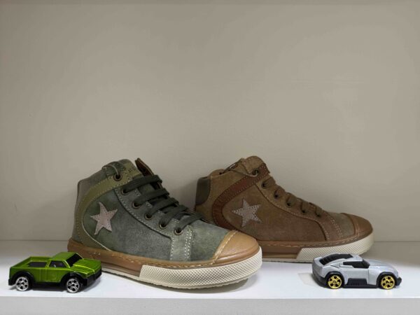 Basket BISGAARD en nubuck kaki ou beige