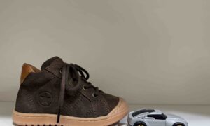 Basket BISGAARD montante à lacets + zip en nubuck chocolat