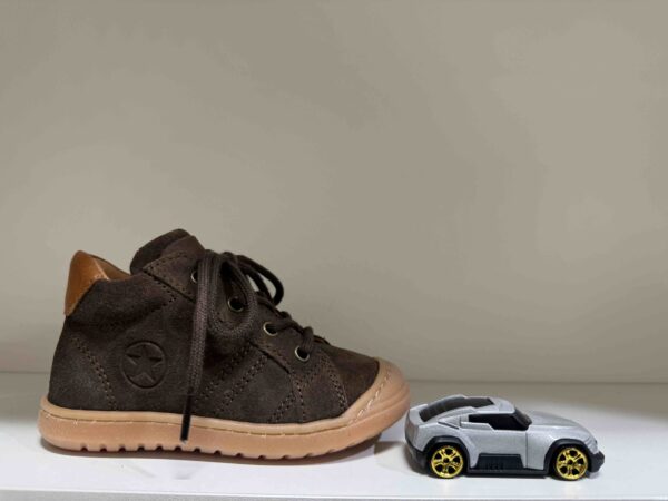 Basket BISGAARD montante à lacets + zip en nubuck chocolat