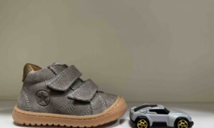 Basket BISGAARD montante à scratch en nubuck gris