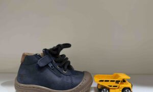 Basket BOPY montante à lacets + zip en bleu marine