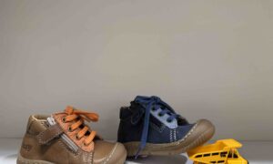 Basket BOPY montante à lacets + zip camel ou bleu marine